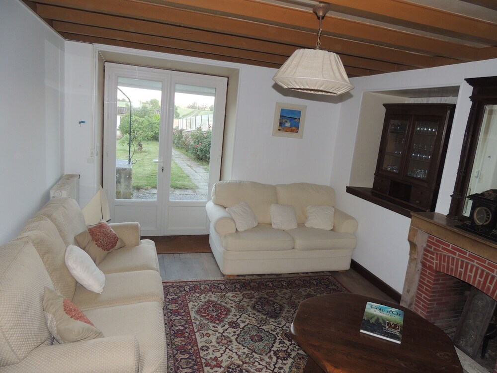 Charming Individual House 170 M Enclosed Garden View Of Rolling Auxois Hills In Commarin Hotel Rates Reviews On Orbitz