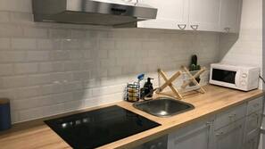 Réfrigérateur, micro-ondes, four, fourneau de cuisine