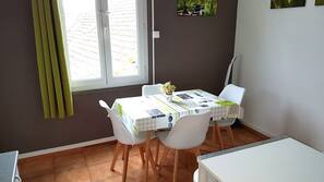 Réfrigérateur, micro-ondes, four, fourneau de cuisine