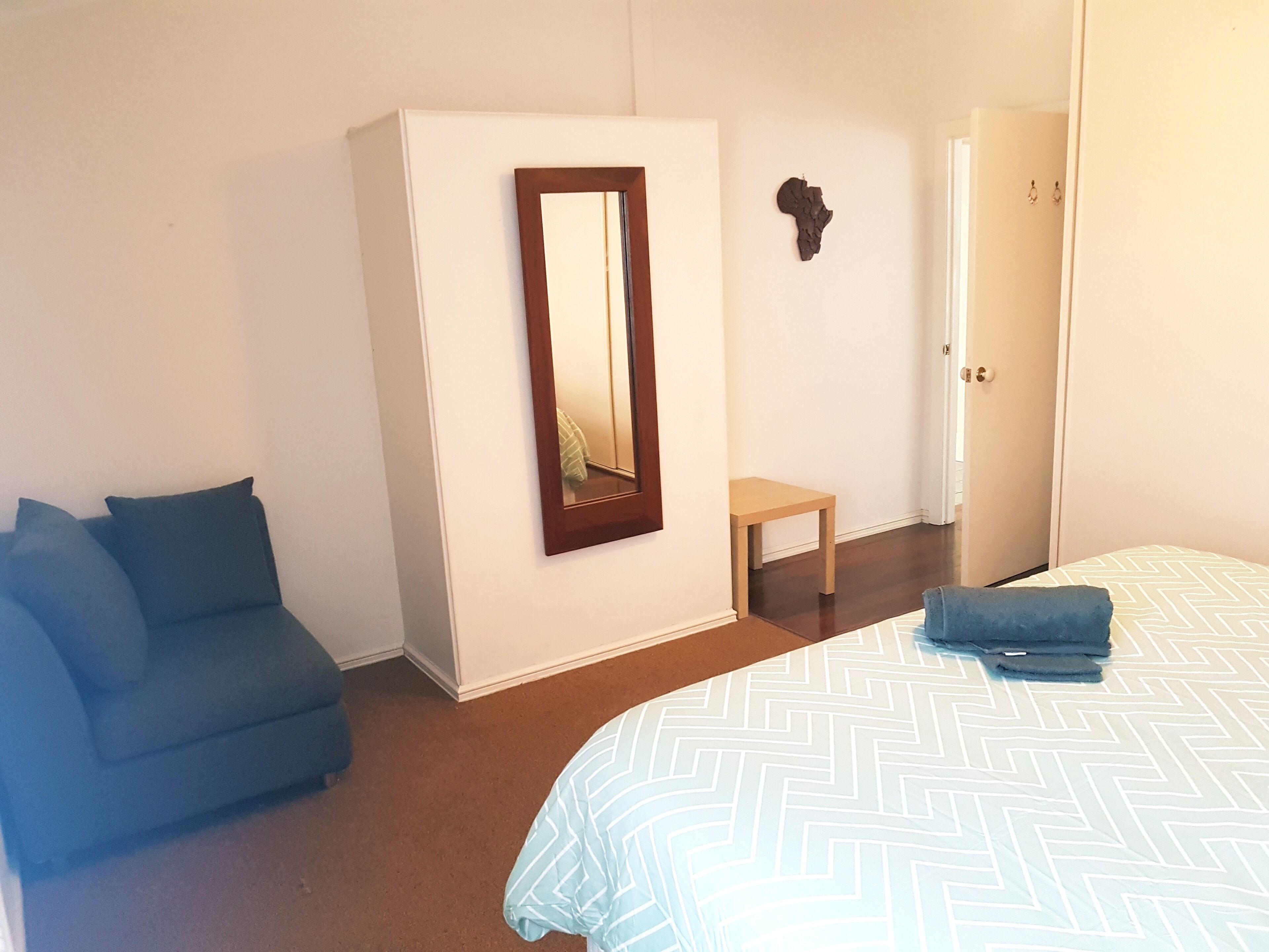 Peaceful location close to the Ocean. Short walk to restaurants, shops, bars