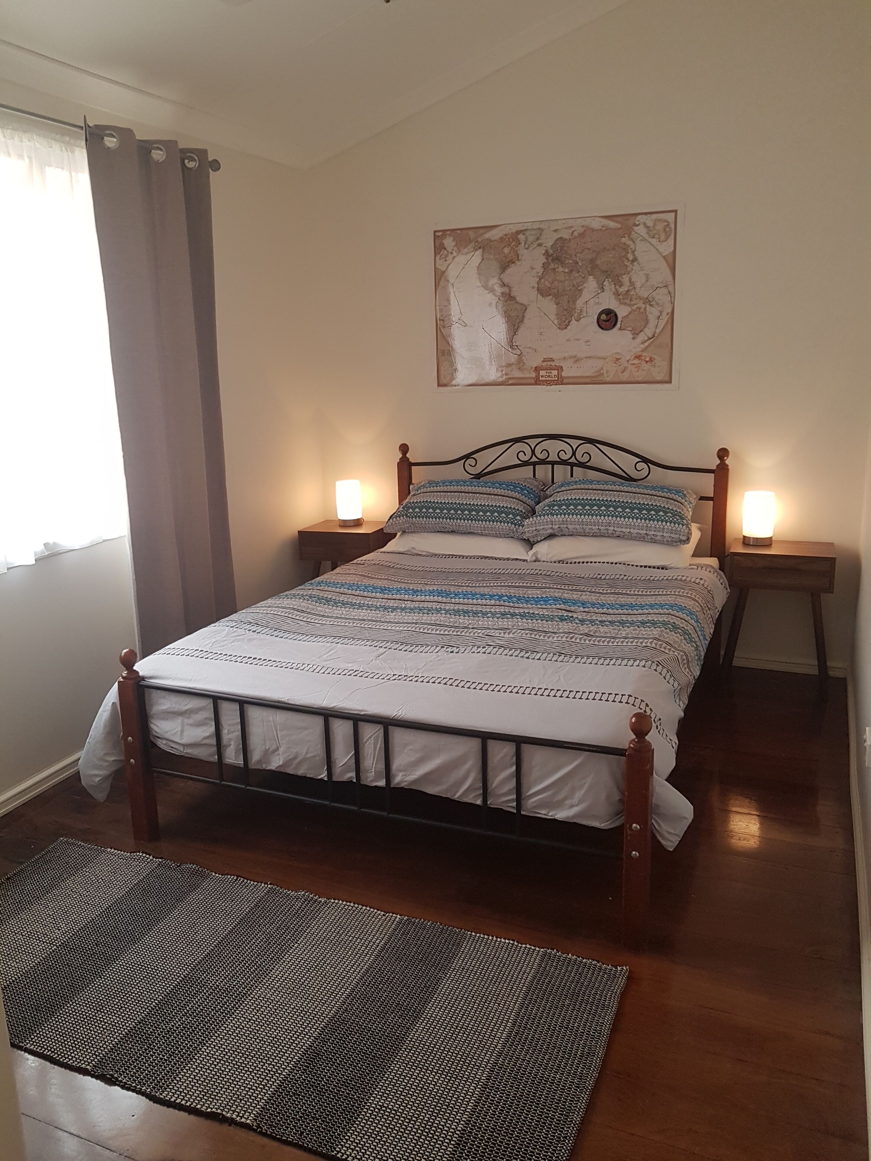 Peaceful location close to the Ocean. Short walk to restaurants, shops, bars