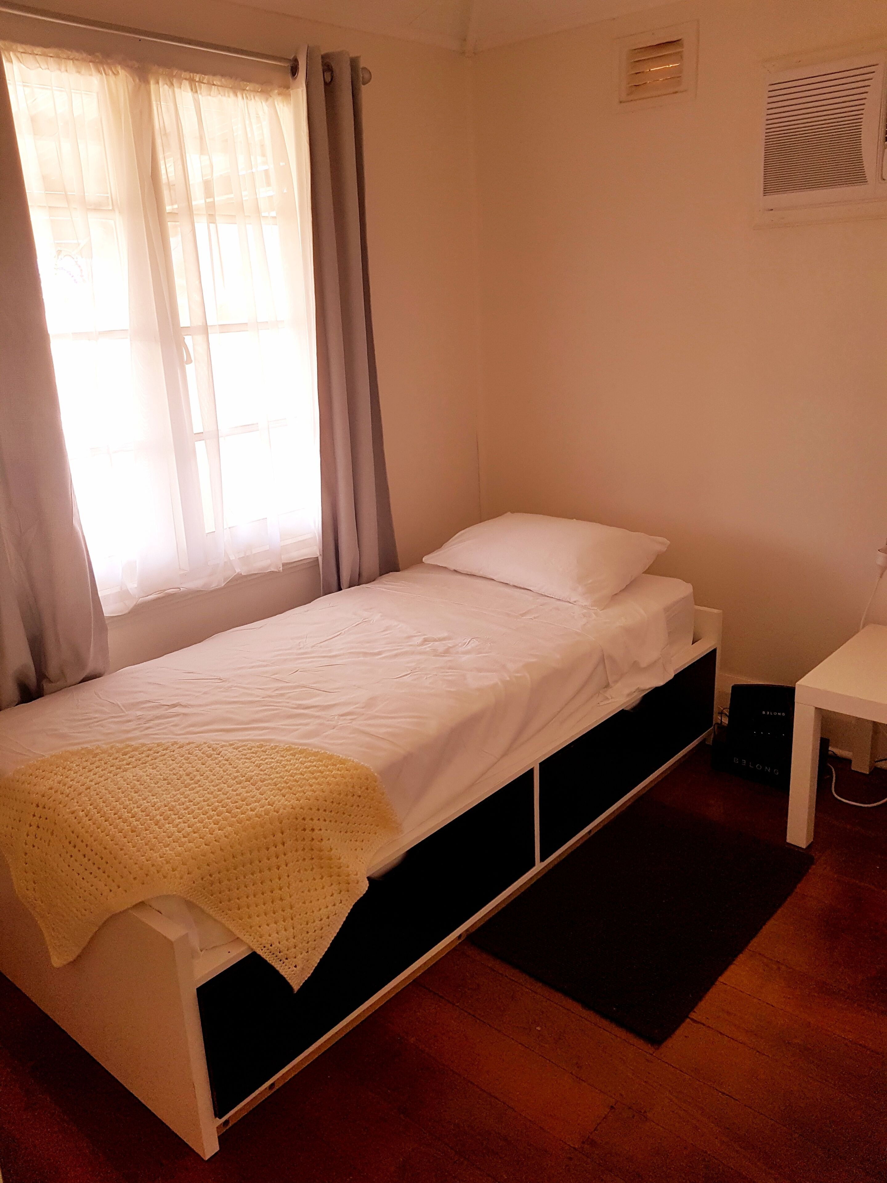 Peaceful location close to the Ocean. Short walk to restaurants, shops, bars