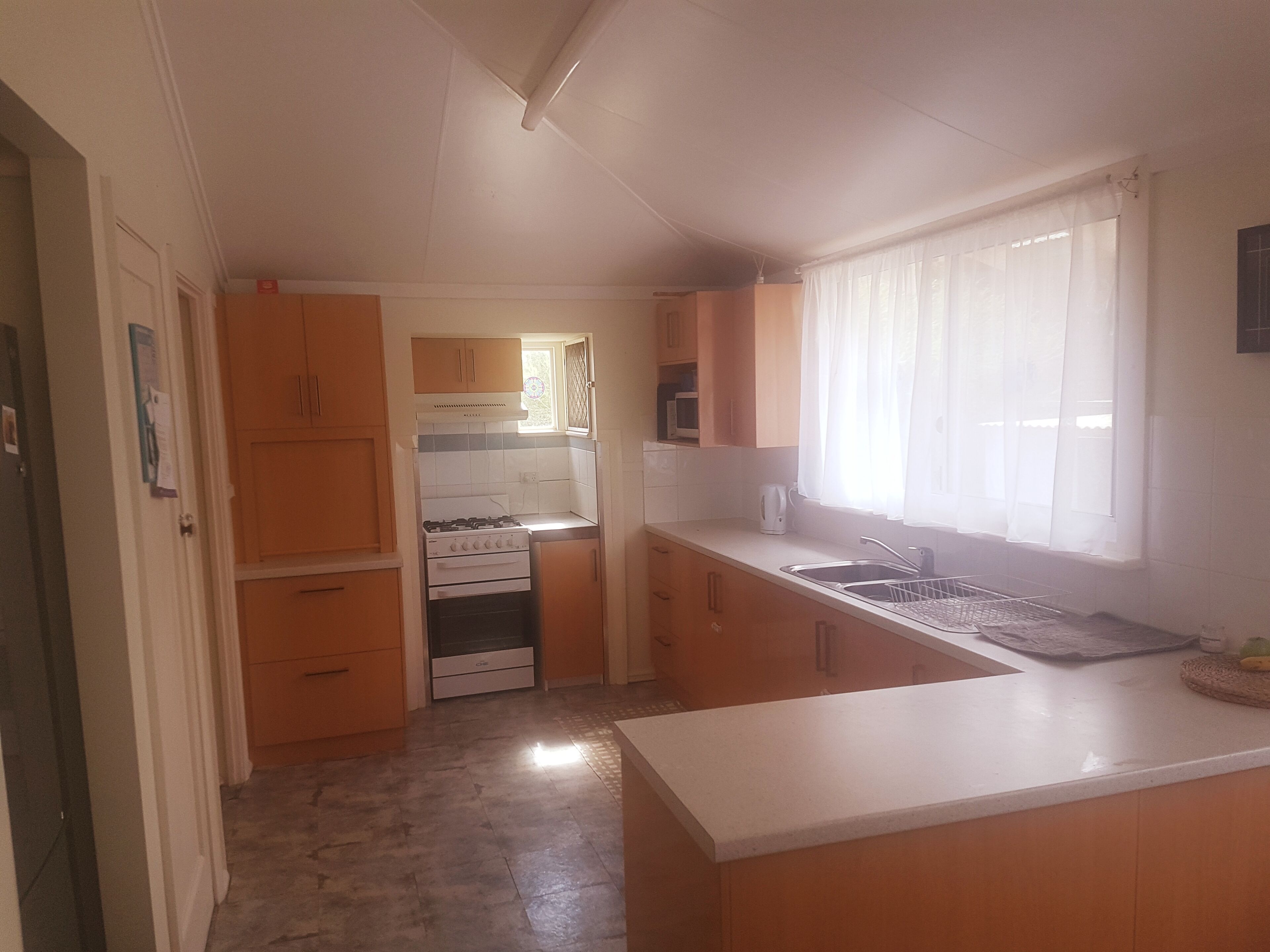 Peaceful location close to the Ocean. Short walk to restaurants, shops, bars