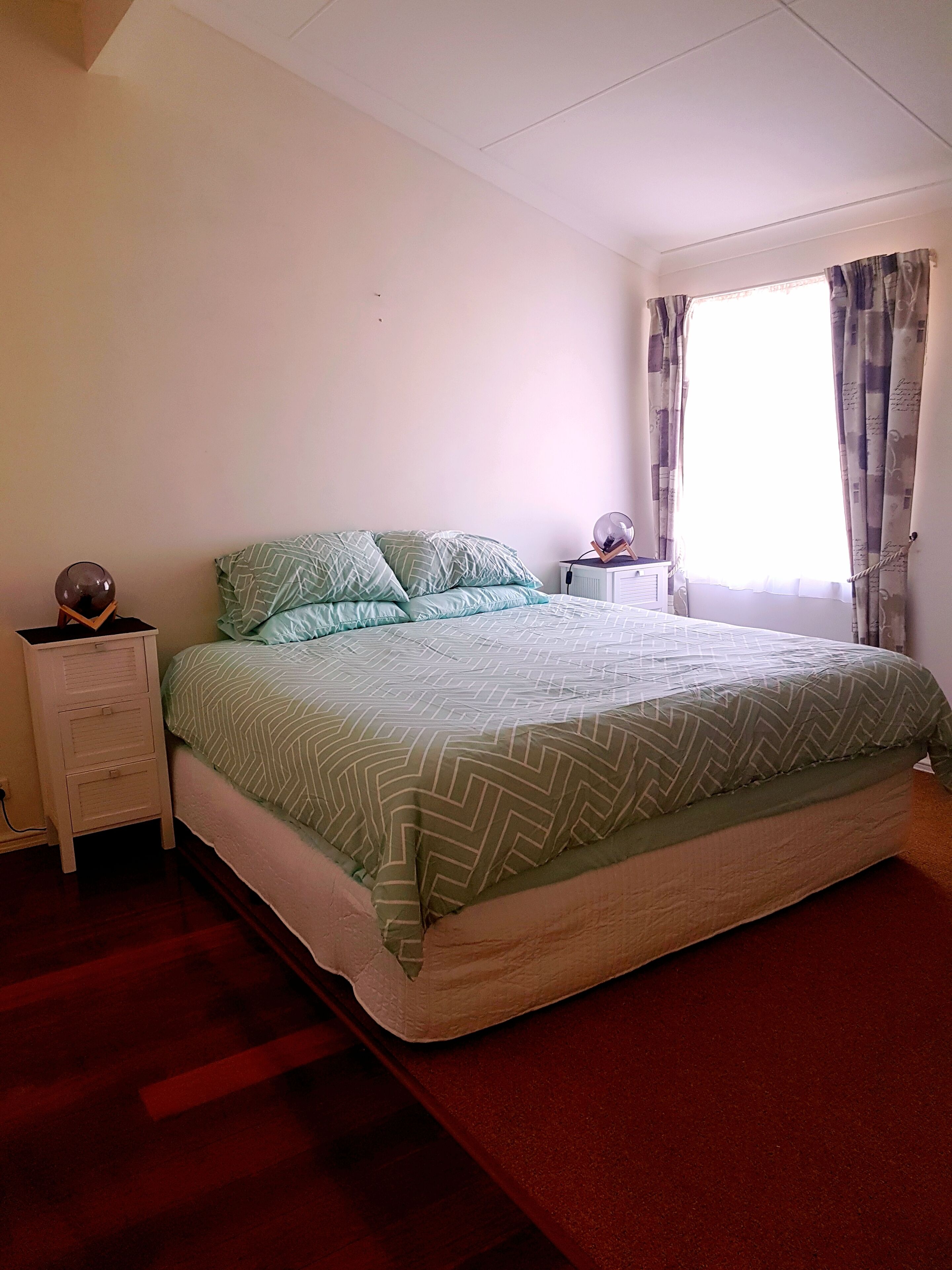 Peaceful location close to the Ocean. Short walk to restaurants, shops, bars