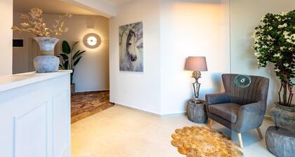 Pinelopi Beach Suites