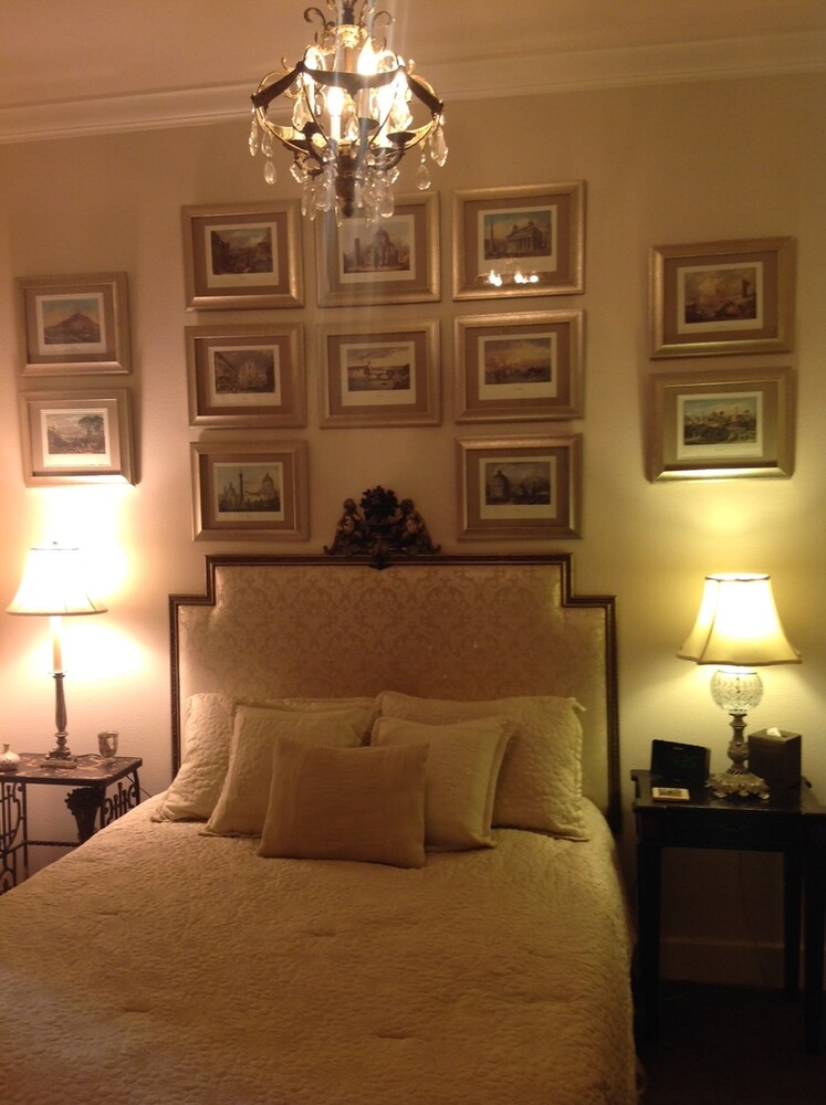 Charming French Quarter Condo with Balcony and Courtyard, Pet Friendly