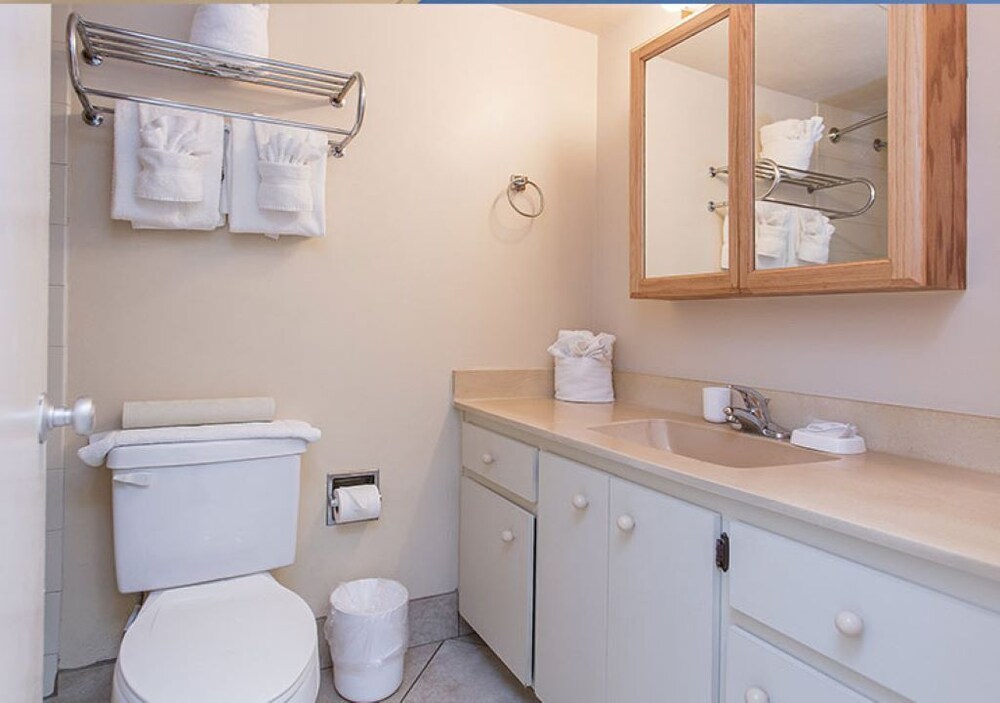 Beach front fifth floor efficiency, Daytona Beach Shores Room Prices