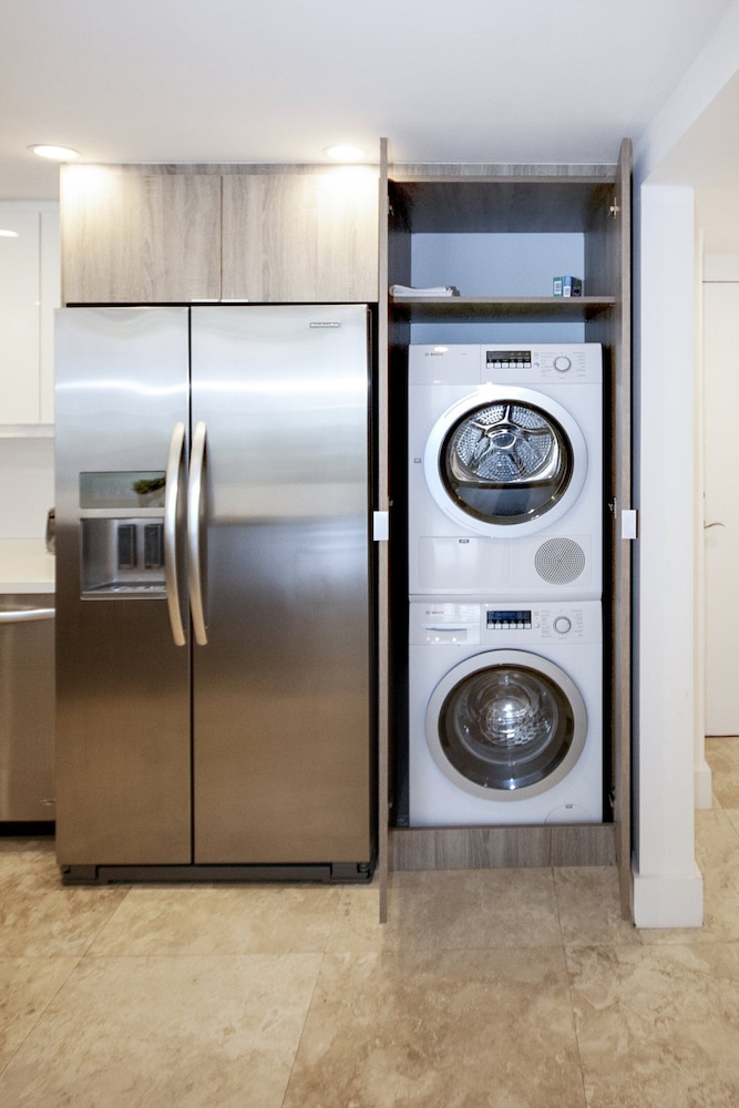 2BR plus Den Luxury Condo Suite with Bay View in Sunny Isles