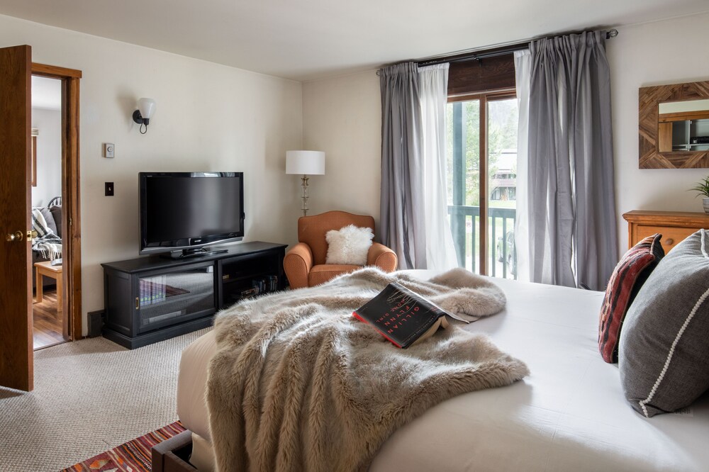 Outpost Spruces 10 Located in the Aspens! in Wilson Best Rates