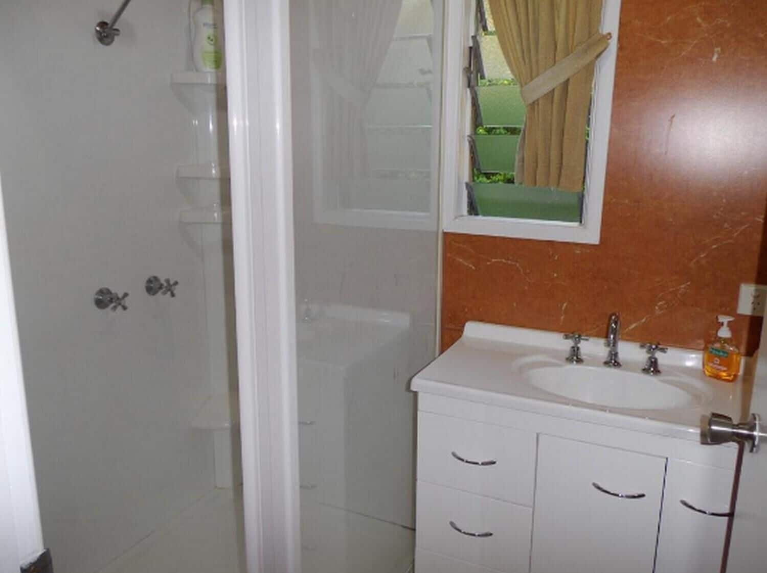 Pitstop Lodge Bed & Breakfast and Guesthouse