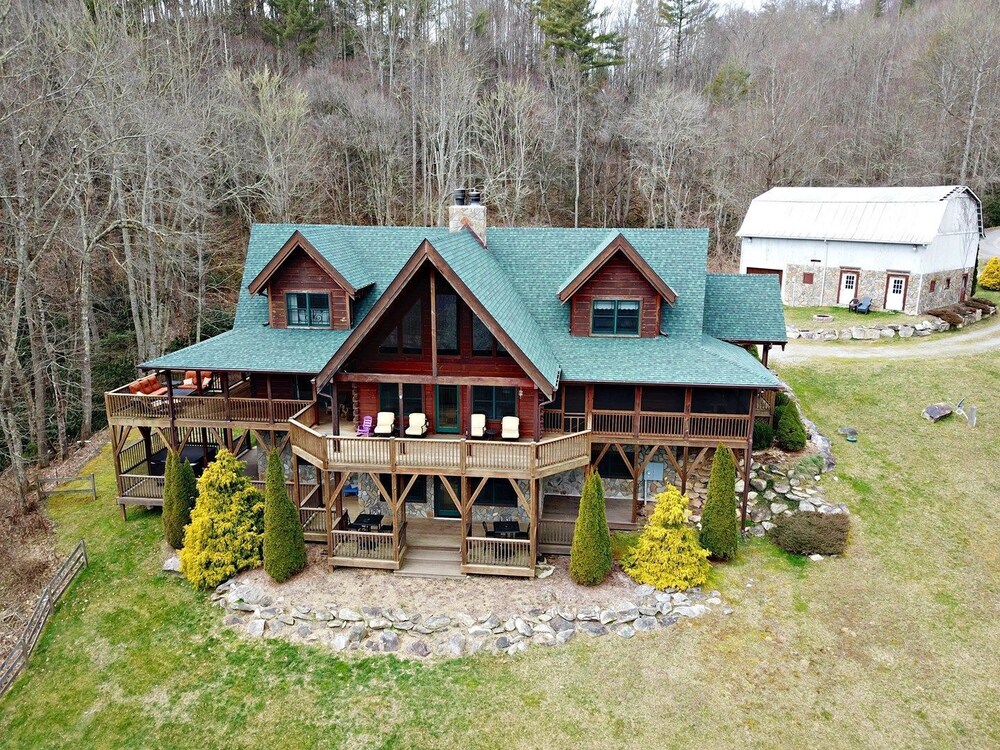 Mountain SplendorCabin with VIEWS, HOT TUB, POOL TABLE, FIRE PIT, WIFI