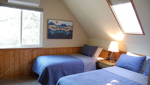 2 bedrooms, iron/ironing board, Internet, linens