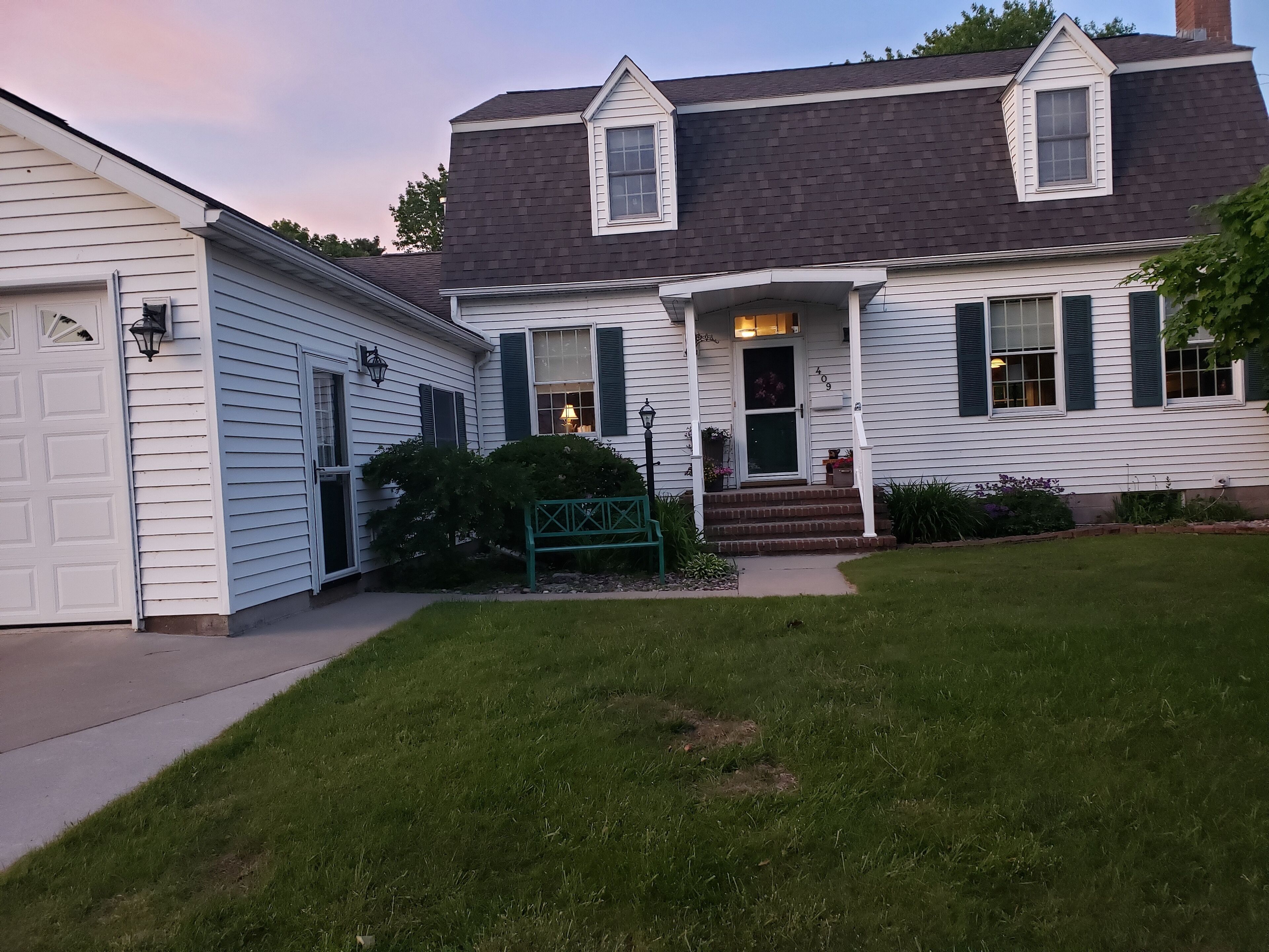Spacious 4 Bedroom Home a Short Walking Distance From Lake Michigan & City Parks in Escanaba, United States