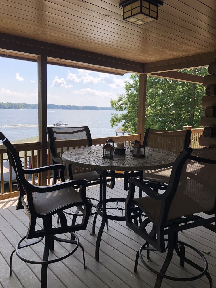 MAIN LAKE!  4BR/4B Gorgeous log home with deep water, Amazing Views & WiFi