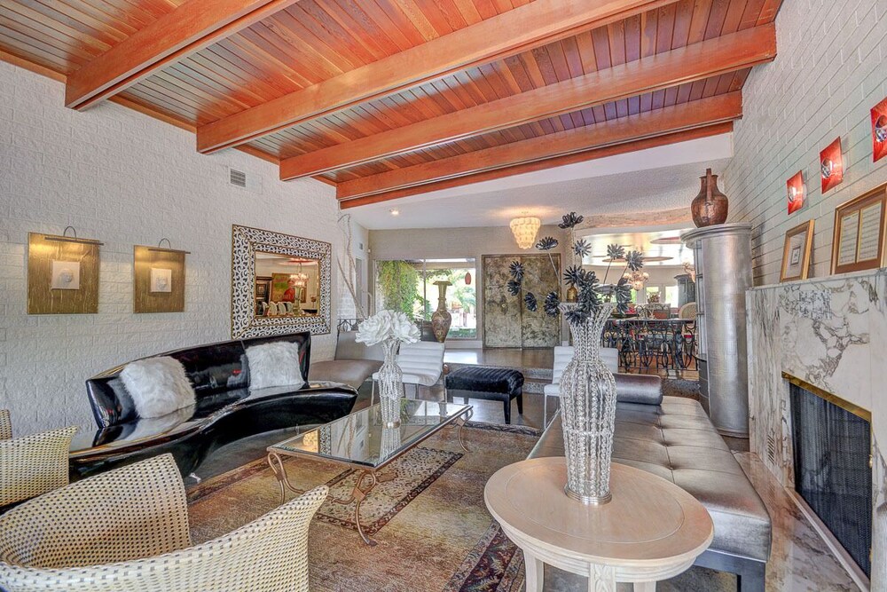 GLAM STYLISH , EXECUTIVE PRIVATE ,PRIME LOCATION 