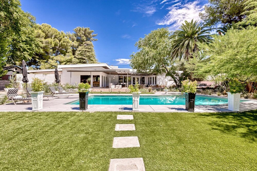 GLAM STYLISH , EXECUTIVE PRIVATE ,PRIME LOCATION 