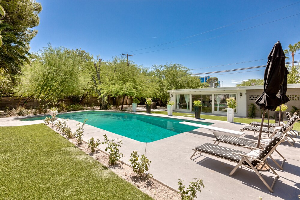 GLAM STYLISH , EXECUTIVE PRIVATE ,PRIME LOCATION 