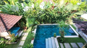 Kolam renang outdoor