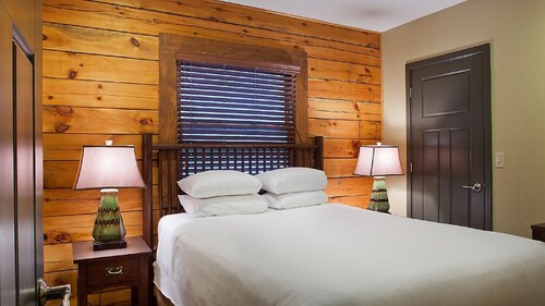 Christmas Mountain Deluxe Timbers 1 Bedroom 2022 Photos Christmas Mountain Village Resort, Golf/Ski, Wisconsin Dells, 2Br/2Ba Timber:  2022 Room Prices, Deals & Reviews | Expedia.com