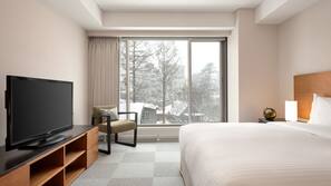 In-room safe, blackout drapes, free WiFi