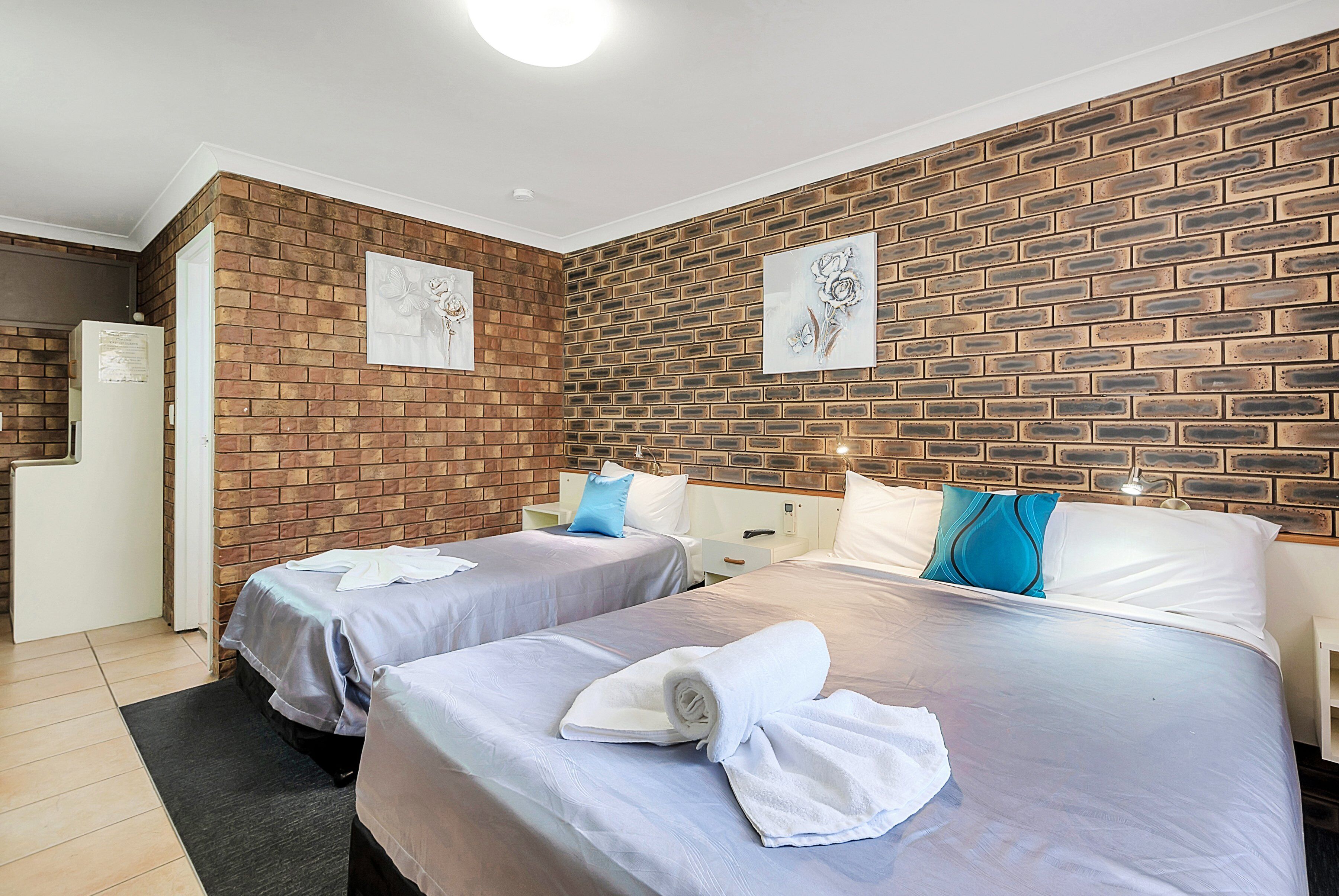 Centrally Located Twin Share Room