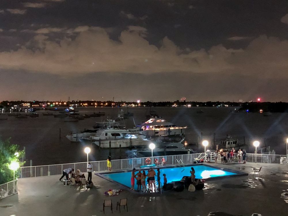 Beautiful condo with balcony