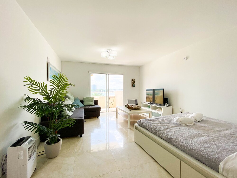 Beautiful condo with balcony