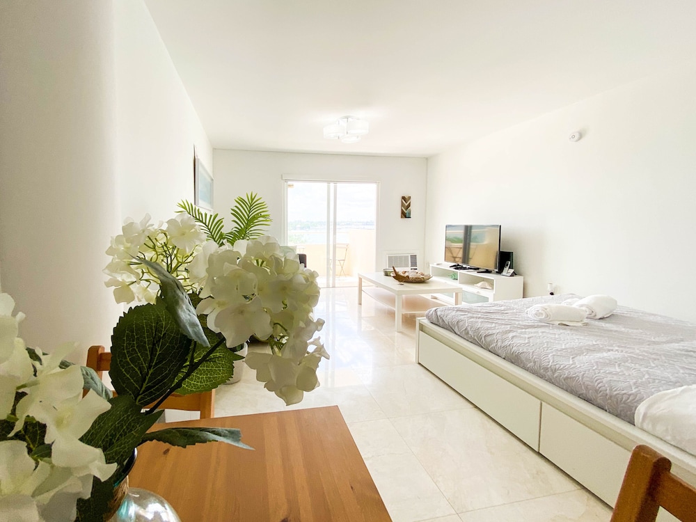 Beautiful condo with balcony