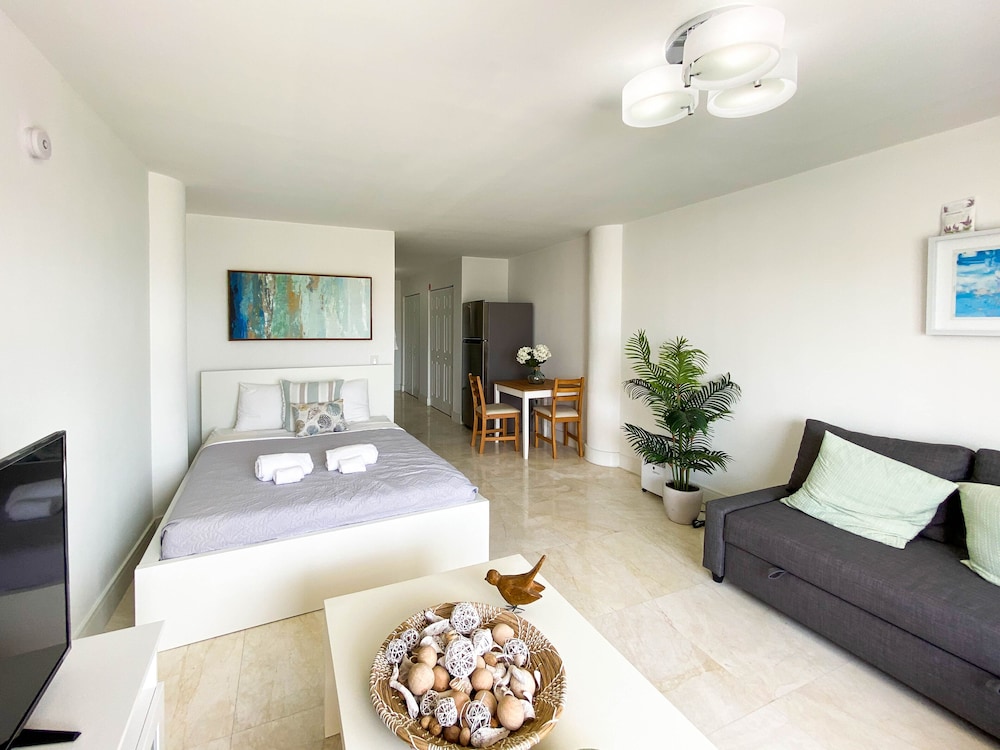 Beautiful condo with balcony