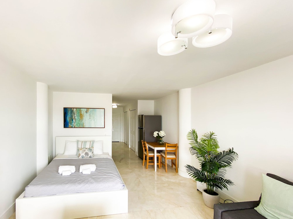 Beautiful condo with balcony