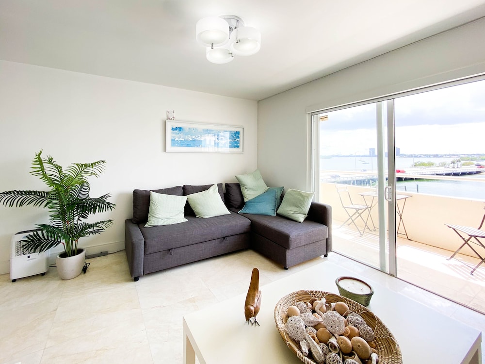 Beautiful condo with balcony