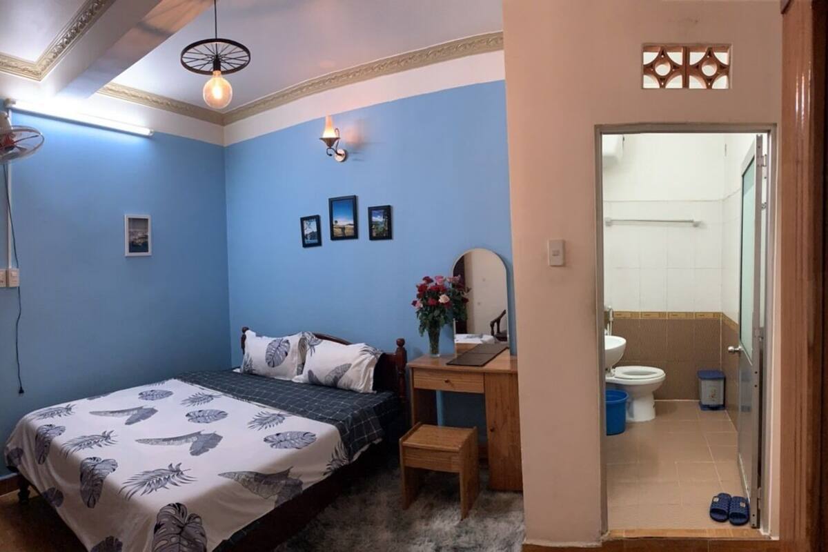 Ta Lc Ti V Tri C A A Lt Khu Trung Tam Cacsch Ch Em 300m 21 Room Prices Deals Reviews Expedia Com