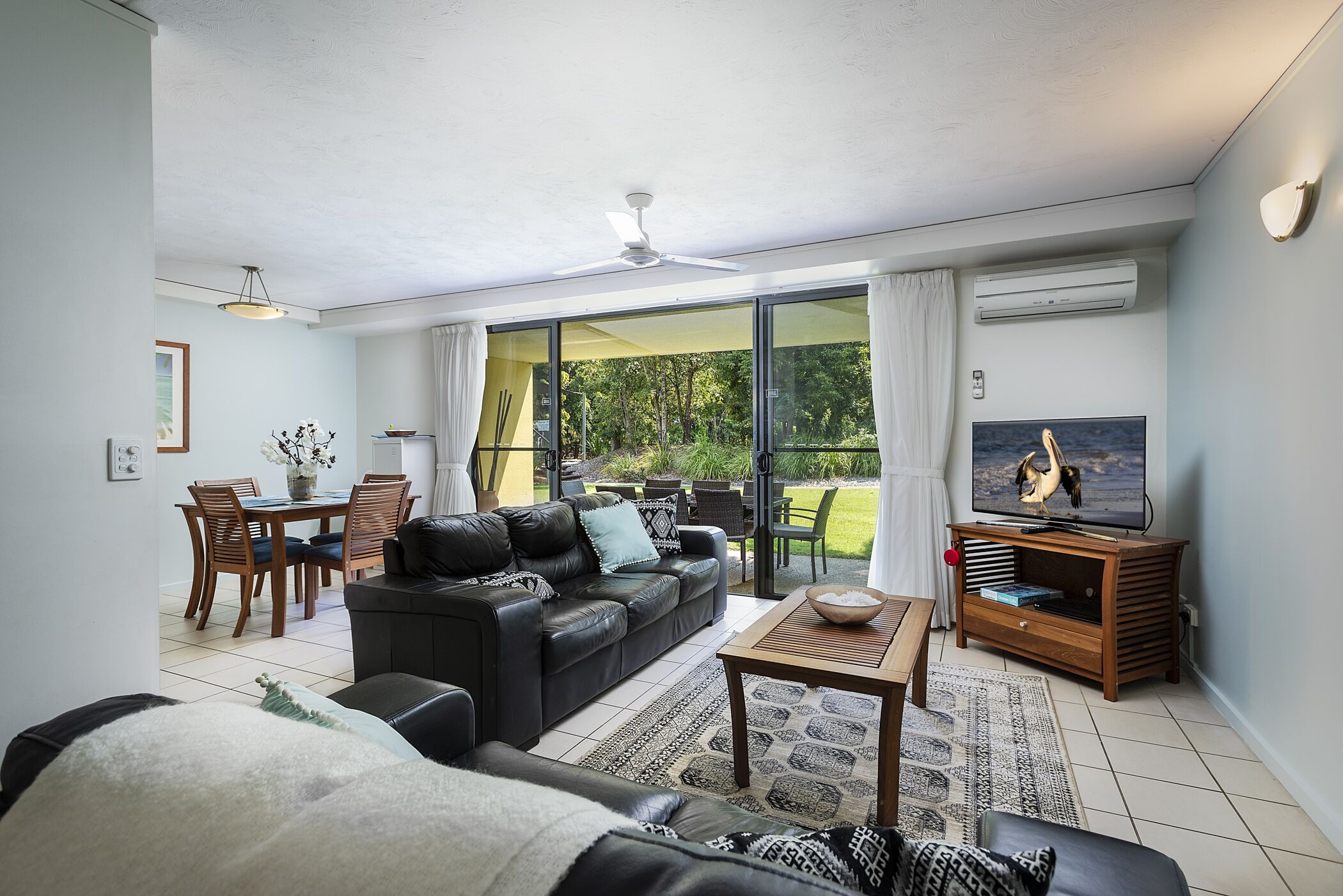 Outdoor Swimming Pool/garden/ Wifi