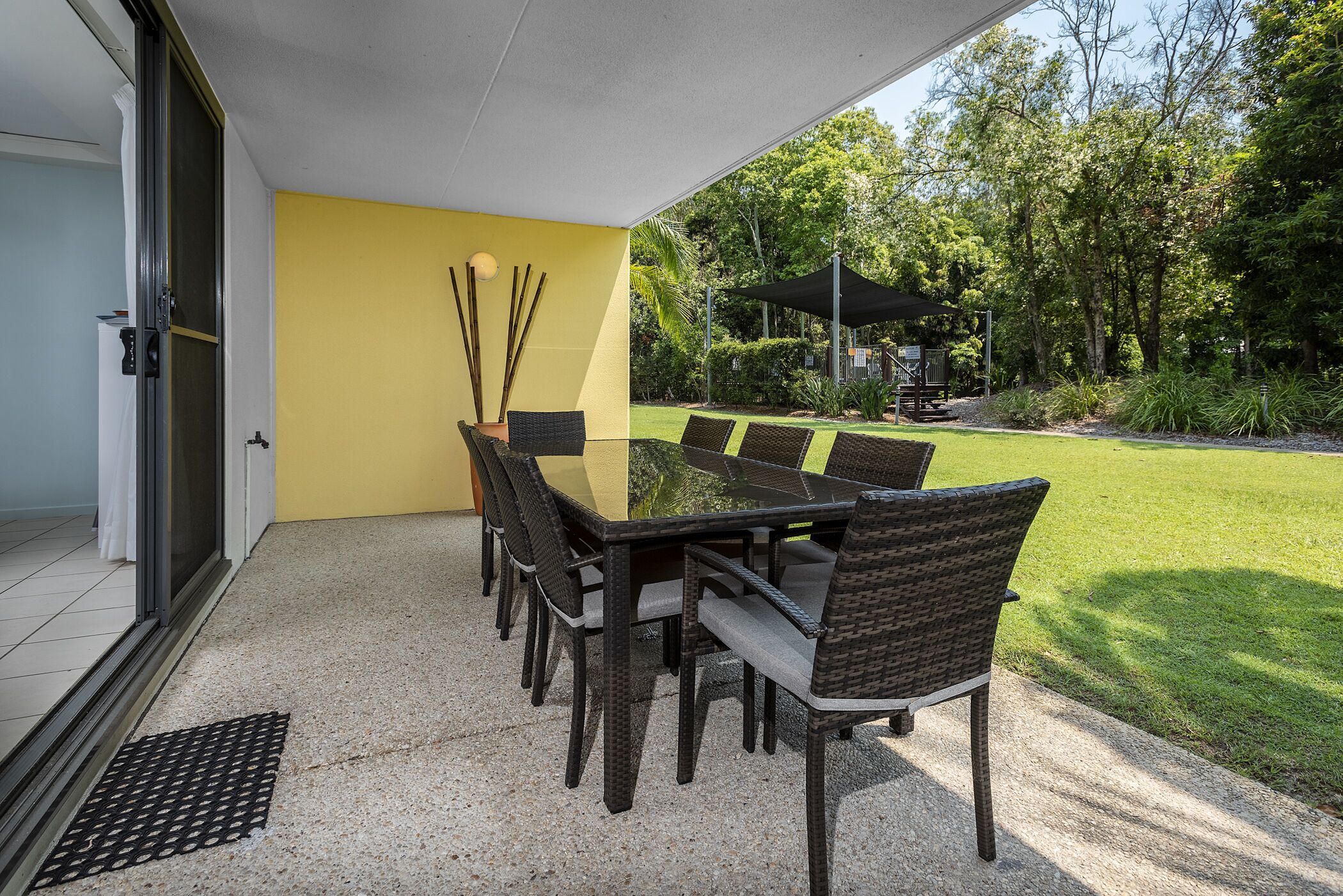 Outdoor Swimming Pool/garden/ Wifi