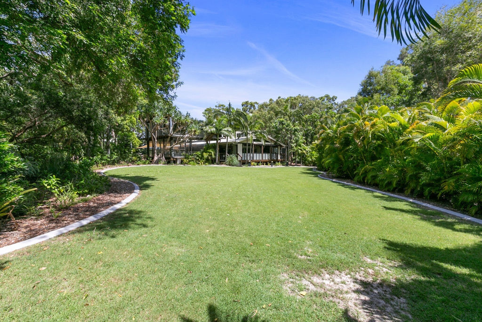 Outdoor Swimming Pool/garden/ Wifi