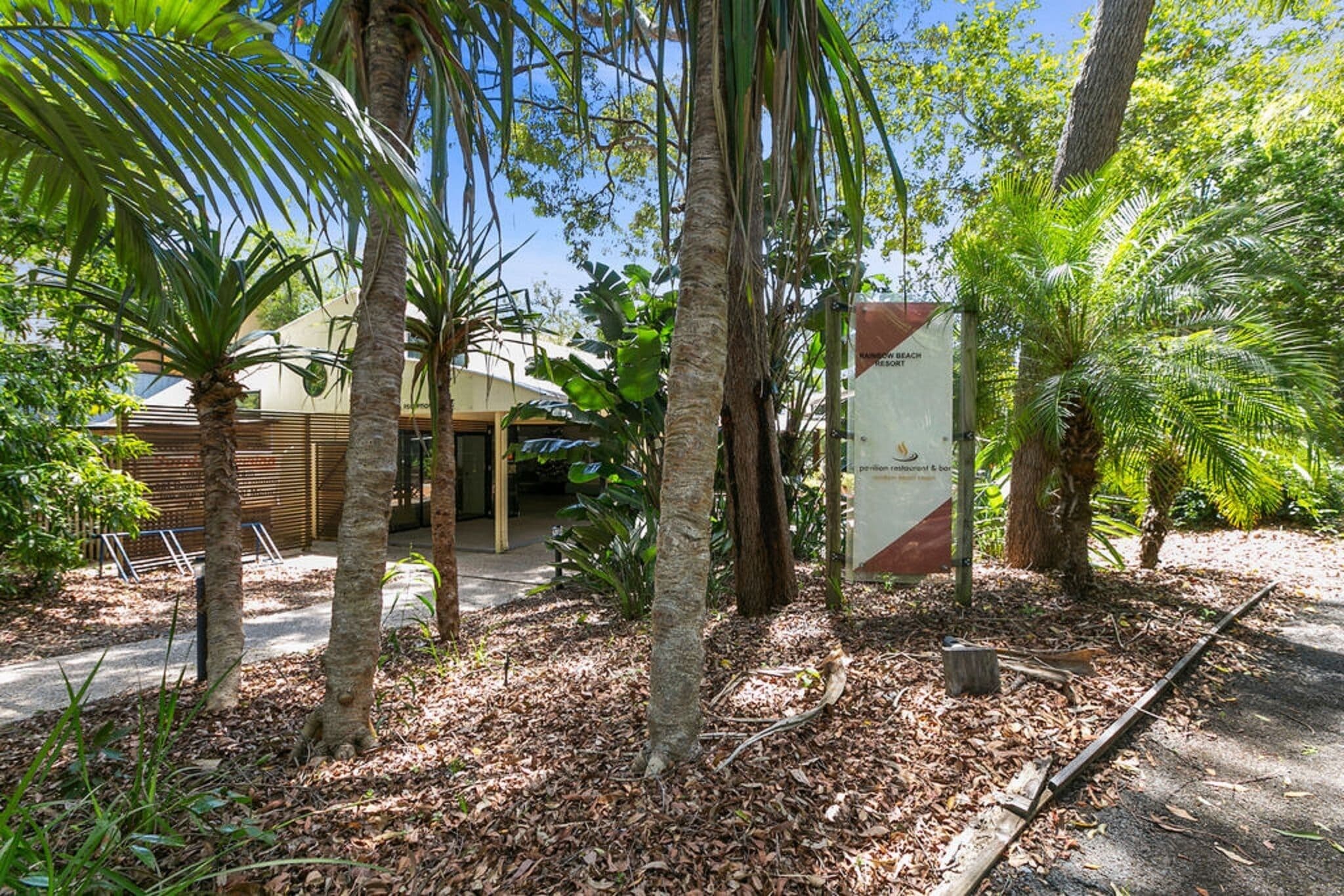 Outdoor Swimming Pool/garden/ Wifi