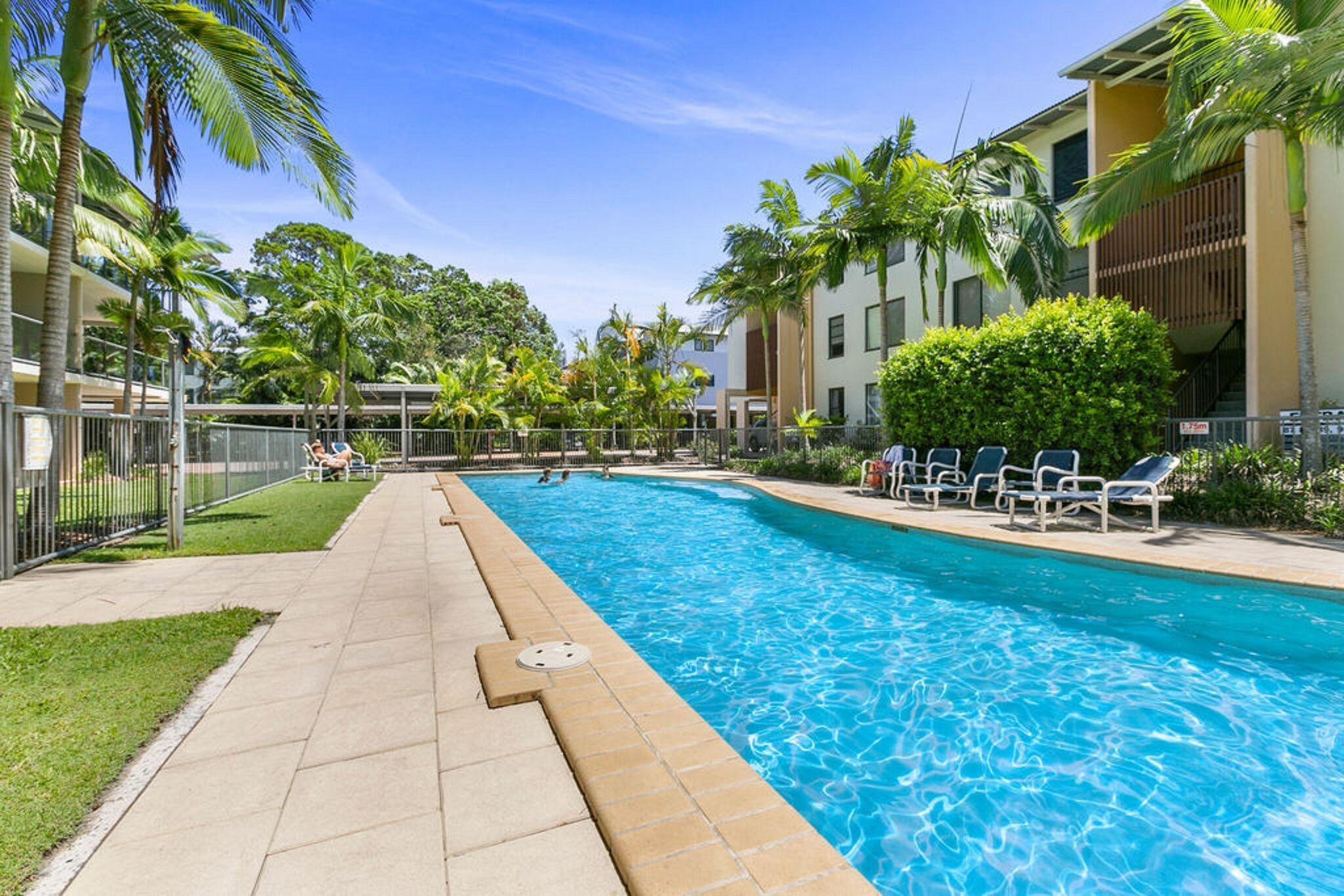 Outdoor Swimming Pool/garden/ Wifi