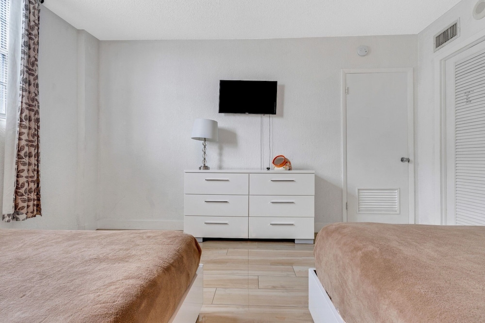 Deluxe 1 BR Ocean Reserve w/ resort amenities STR-02071 by RedAwning