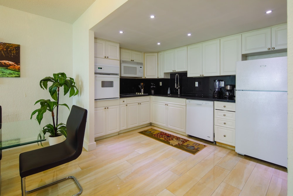 Deluxe 1 BR Ocean Reserve w/ resort amenities STR-02071 by RedAwning