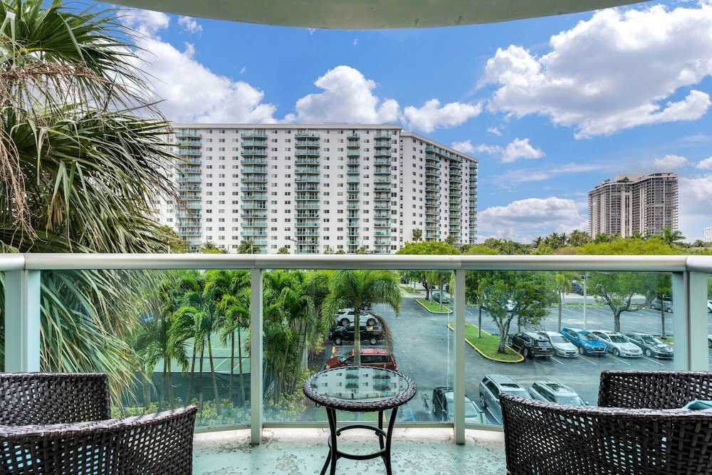 Deluxe 1 BR Ocean Reserve w/ resort amenities STR-02071 by RedAwning