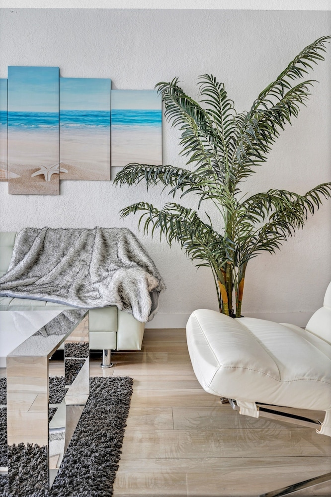 Deluxe 1 BR Ocean Reserve w/ resort amenities STR-02071 by RedAwning