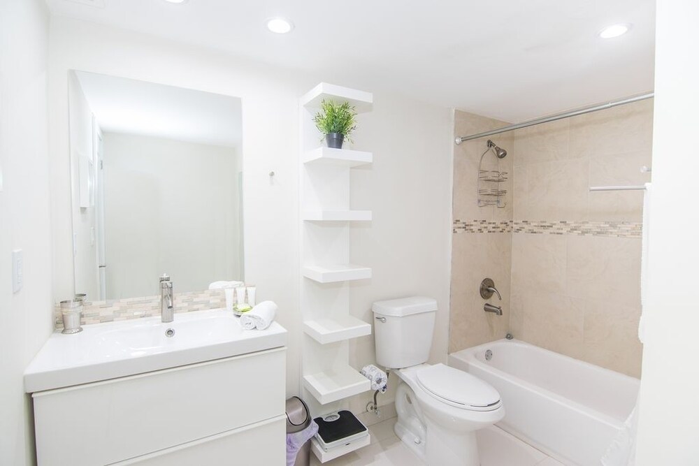 Wonderful 1BR Ocean Reserve Sunny Isles beach by RedAwning