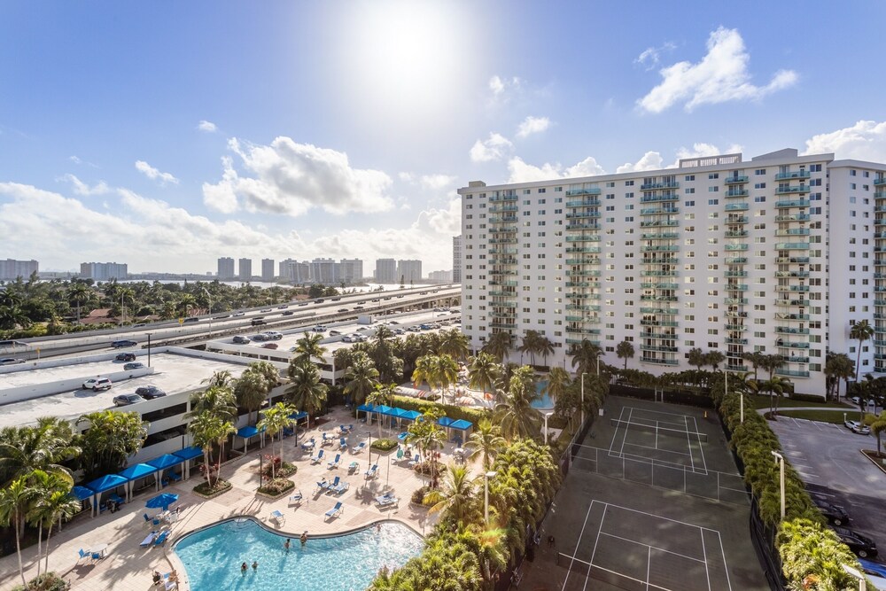 Wonderful 1BR Ocean Reserve Sunny Isles beach by RedAwning
