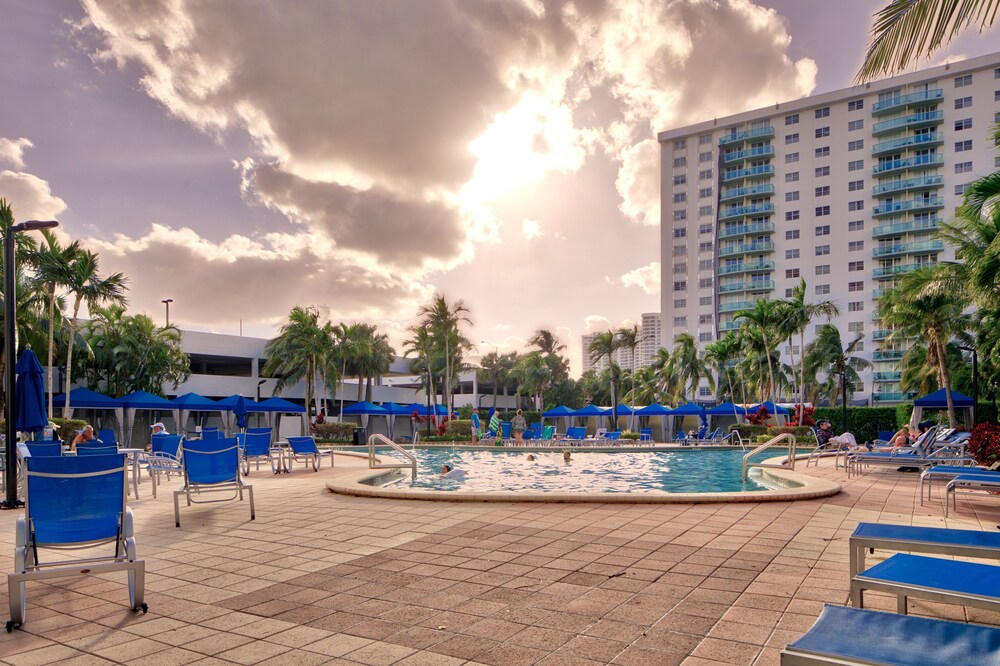 Wonderful 1BR Ocean Reserve Sunny Isles beach by RedAwning