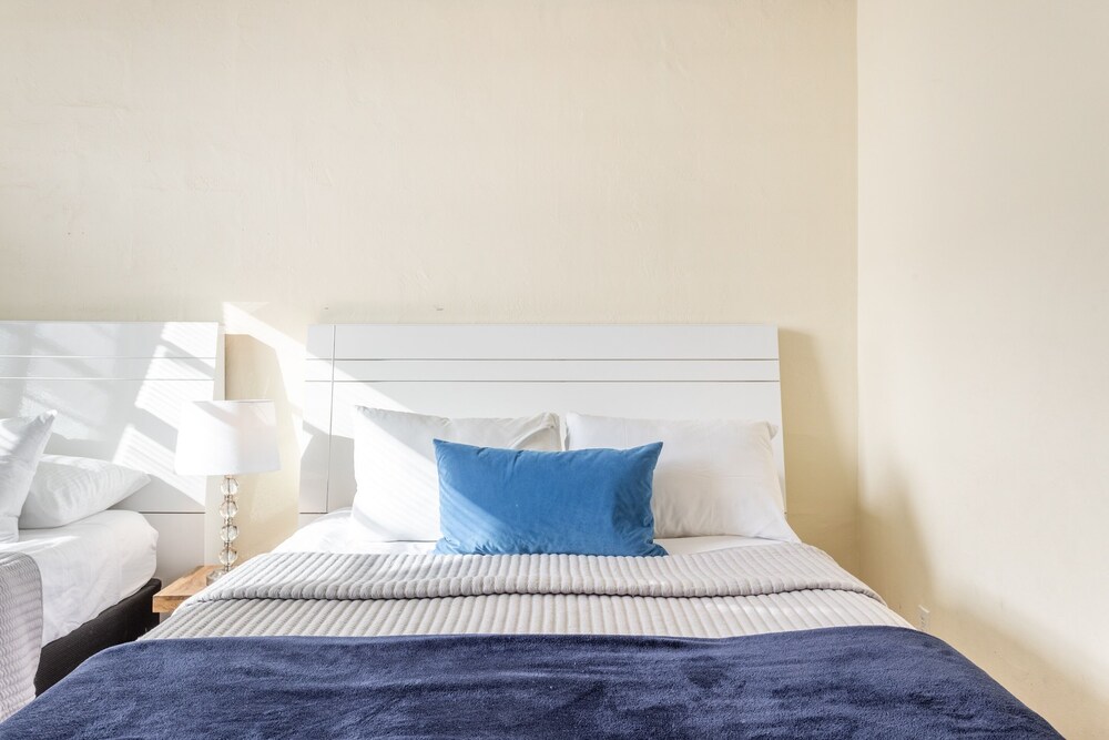 Wonderful 1BR Ocean Reserve Sunny Isles beach by RedAwning