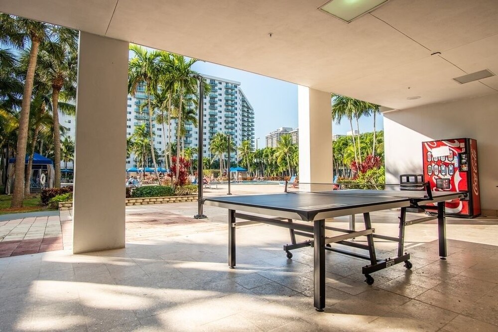 Wonderful 1BR Ocean Reserve Sunny Isles beach by RedAwning