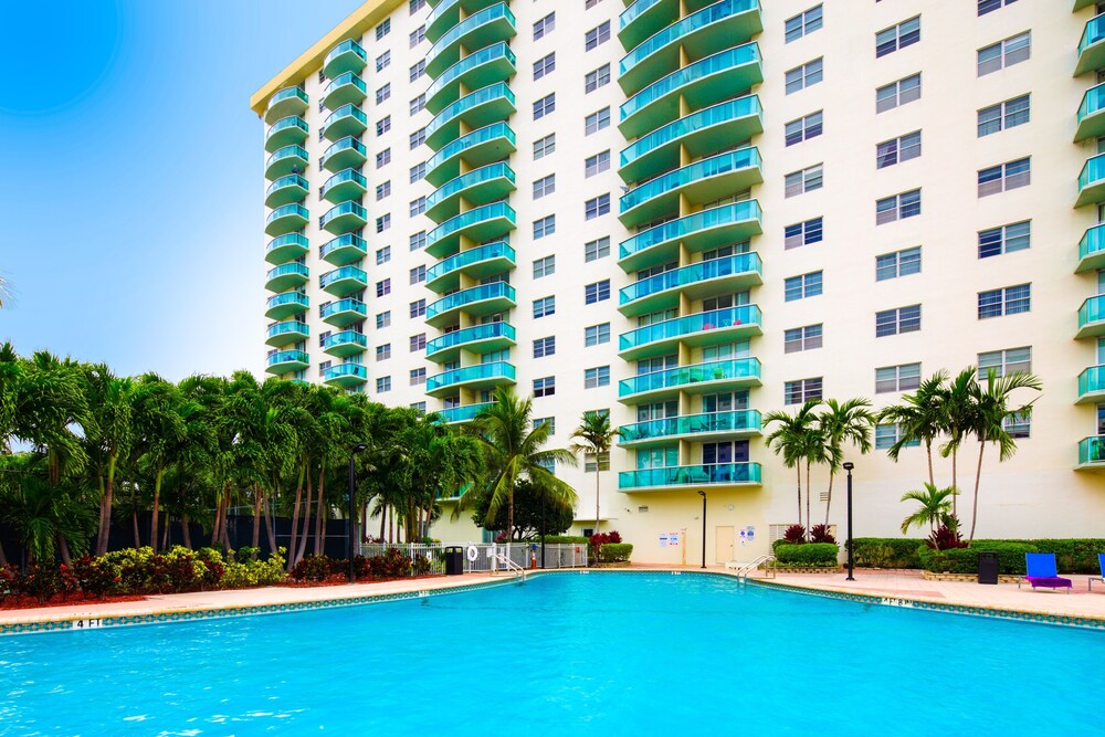 Wonderful 1BR Ocean Reserve Sunny Isles beach by RedAwning