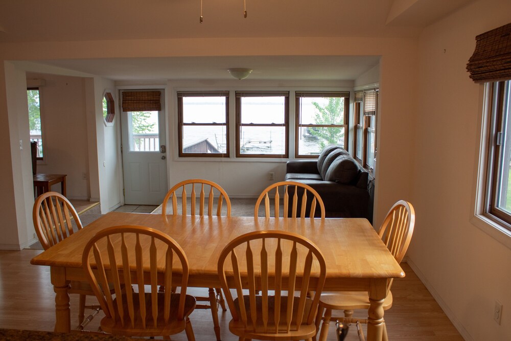 Sweet beach front on Lake Koshkonong w/lots of room & a Paddleboat in