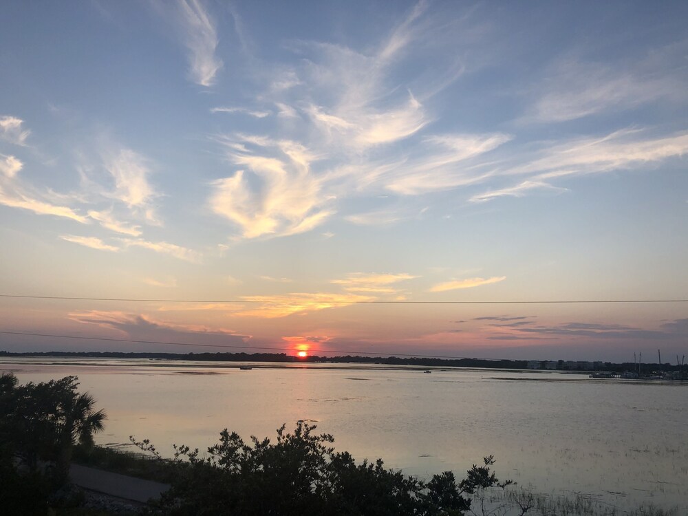 The Folly River Flat at Folly Beach - Luxury Apartment