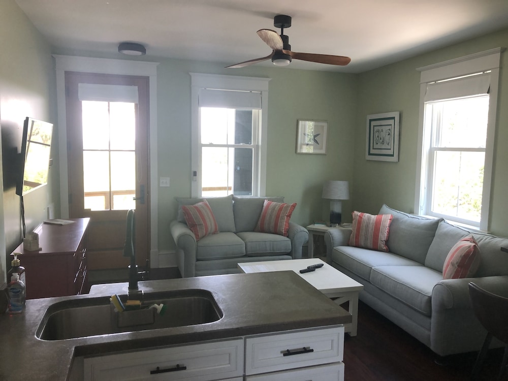 The Folly River Flat at Folly Beach - Luxury Apartment